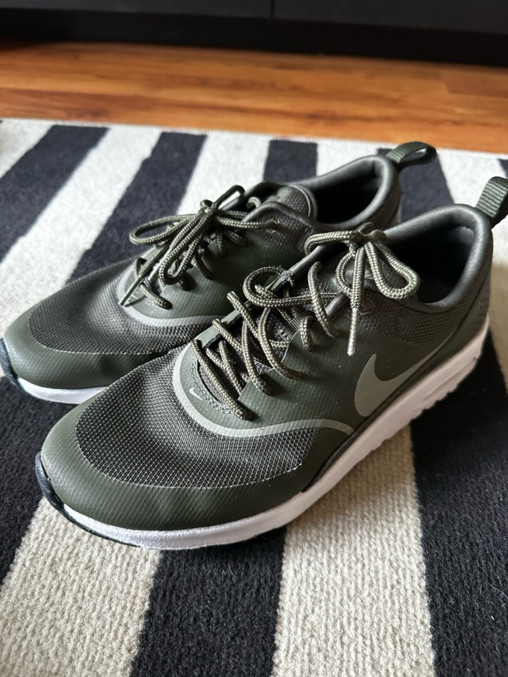 Nike Air Max Thea Olive Green & White Women's Athletic Sneakers (NWOB)